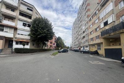 De vanzare Apartament 3 Camere/2 Bai in Cartierul Micro 16 - 11