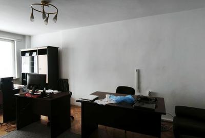 Apartament cu 3 camere decomandat în Semicentral - 9