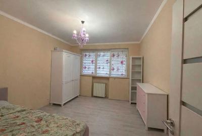 Apartament cu 3 camere semidecomandat, mobilat în Capitale - 6