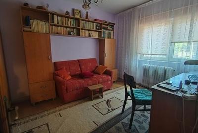 4 camere - zona Han - etaj 1 - lift - 84 mp - balcon - 2
