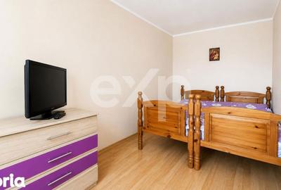 Apartament cu 3 camere semidecomandat, mobilat în Cornișa