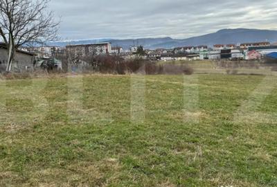 Teren de 4600 mp, în Central