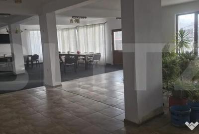 Spațiu comercial, de 200 mp, în Central - 4