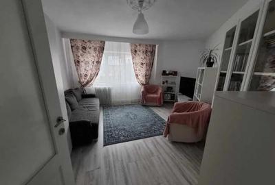 APARTAMENT 3 CAMERE, DECOMANDAT, ETAJ INTERMEDIAR,APROAPE DE