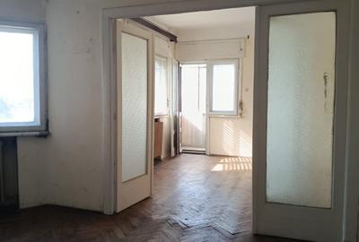 Vând Apartament spațios, intersecție Calea Călărași cu Sos Mihai Bravu,Piata mun - 4