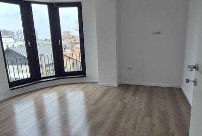 Apartament cu 2 camere decomandat în Școlilor - 3