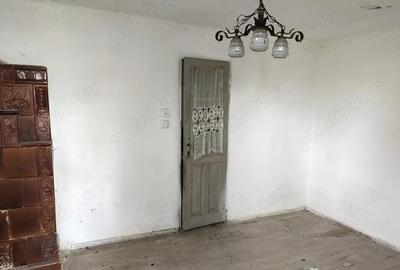 Casa brancoveneasca + teren generos - Pucioasa, zona Patrana ideal pentru renovare sau constructie - 3