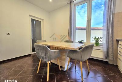 Casă cu 6 camere cu Teren 1178 Mp în Sânmartin