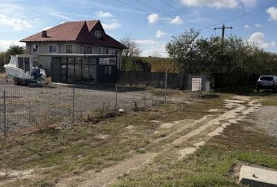 Teren de 5300 mp, în Priseaca