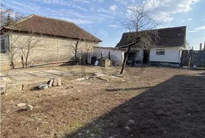 Teren de 4200 mp, în Apateu - 2