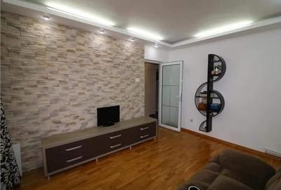 Apartament cu 4 camere decomandat, mobilat în Dacia