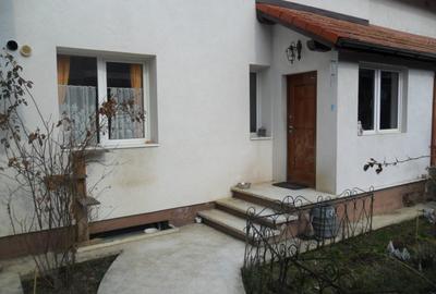 Duplex cu 6 camere cu Canalizare în Bunloc - 3