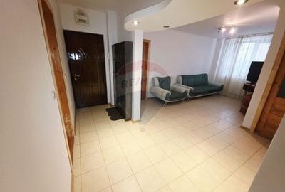 Apartament cu 4 camere de vanzare in zona Calea Romanului - 2