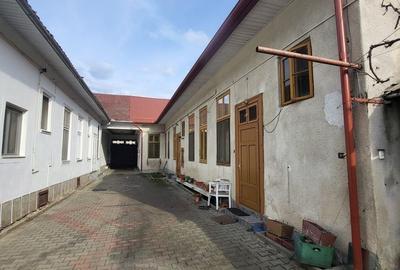 Casă individuală cu 6 camere cu Teren 489 Mp în Central - 2