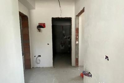 Apartament cu 3 camere semidecomandat în Bragadiru