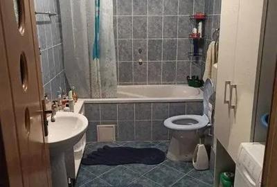 Garsonieră decomandată în Girocului