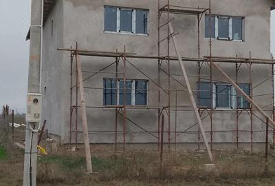 Casă cu 4 camere în Central - 2