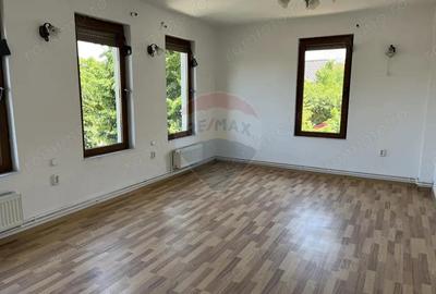 Casă cu 6 camere cu Teren 380 Mp în Central