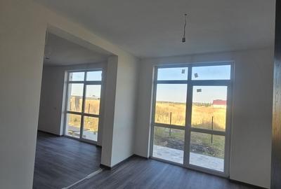 Casă cu 4 camere cu Teren 550 Mp în Central