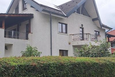 Casă cu 6 camere în Central - 1