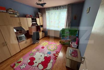 Apartament cu 2 camere semidecomandat, mobilat în Micro 4 - 5