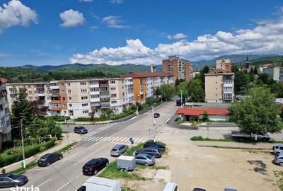 Apartament cu 4 camere decomandat în Petros - 15
