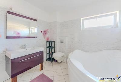 Casă cu 8 camere cu Canalizare în Tractorul