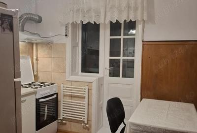 Apartament cu 3 camere decomandat în Aradului