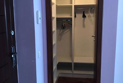 Garsonieră decomandată în Titan