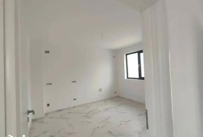 Casă cu 4 camere cu Teren 250 Mp în Odăi