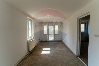 Casă individuală cu 4 camere cu Canalizare în Central - 3