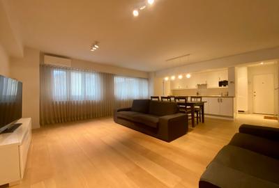 Apartament cu 3 camere decomandat, mobilat în Micro 12