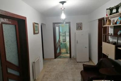 De vanzare apartament cu 3 camere