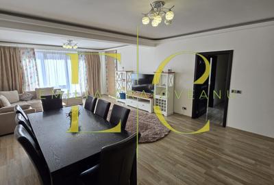 Apartament cu 3 camere semidecomandat în Tractorul