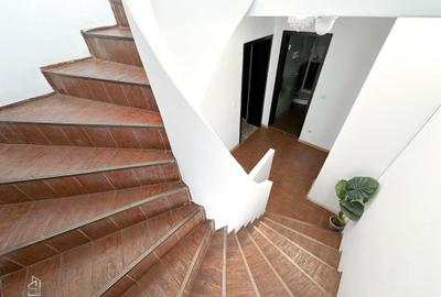 Casă individuală cu 6 camere cu Canalizare în P-ța Victoriei - 4