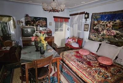 Casă cu 3 camere cu Teren 2796 Mp în Central - 1