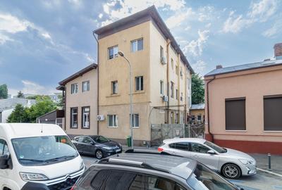Apartament cu 3 camere decomandat, mobilat în Titulescu