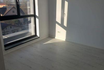 N. Grigorescu 2 camere semidecomandat 50 mp + terasa 11 mp N. Grigorescu 2 camere semidecomandat 50 mp + terasa 11 mp - 4