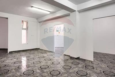 Spațiu comercial, de 70 mp, în Central - 9