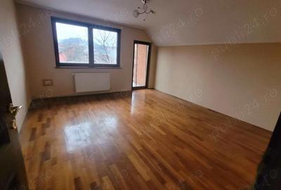 Casă cu 6 camere cu Teren 2001 Mp în Central - 2