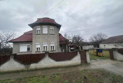 Casă cu 6 camere cu Teren 3103 Mp în Săcășeni - 4