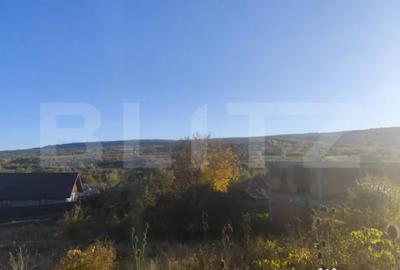 Teren de 2700 mp, în Tomești