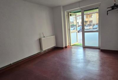 Apartament cu 3 camere decomandat în Micro 5 - 3