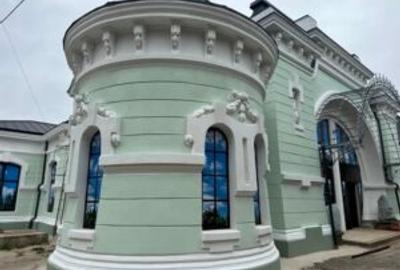 Casă individuală cu 10 camere cu Canalizare în Central - 1