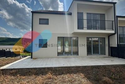 Duplex cu 5 camere cu Canalizare în Chinteni - 4