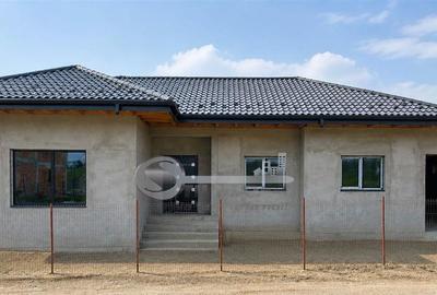 Casă individuală cu 3 camere cu Canalizare în Miroslava - 1