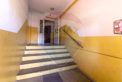 Apartament 2 camere/ 2 balcoane/de renovat-  zona Tractorul! - 3