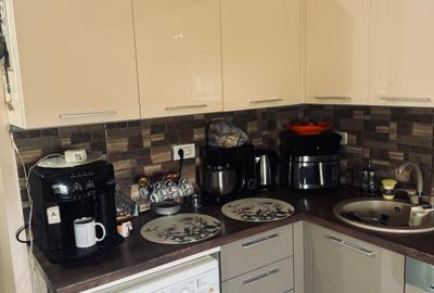 Apartament cu 2 camere decomandat în Plăvăț II - 10