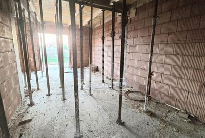 Jumatate de duplex pe parter cu 3 camere si 2 bai, Sag - 12