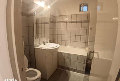 Apartament cu 2 camere decomandat în Republicii
